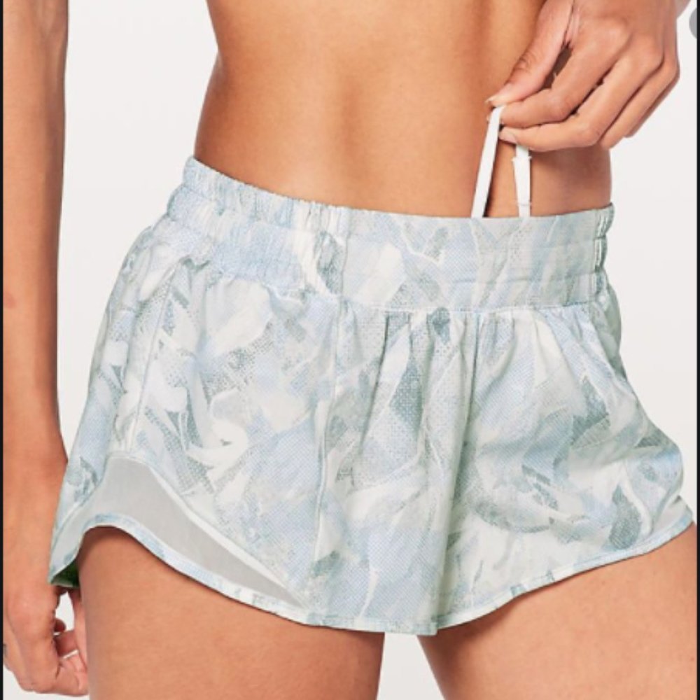 Luluemon white hotty hot shorts 2.5 length